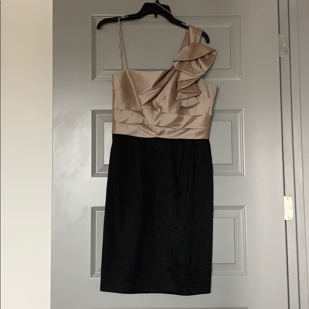 Maggy London Size 10 Two-Tone One Shoulder